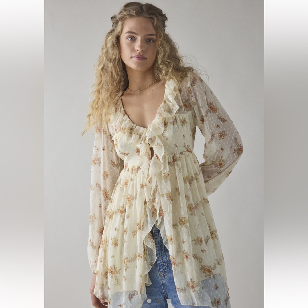 NWT UO Naya Ruffle Button Front Floral Sheer Ruffle Blouse size M